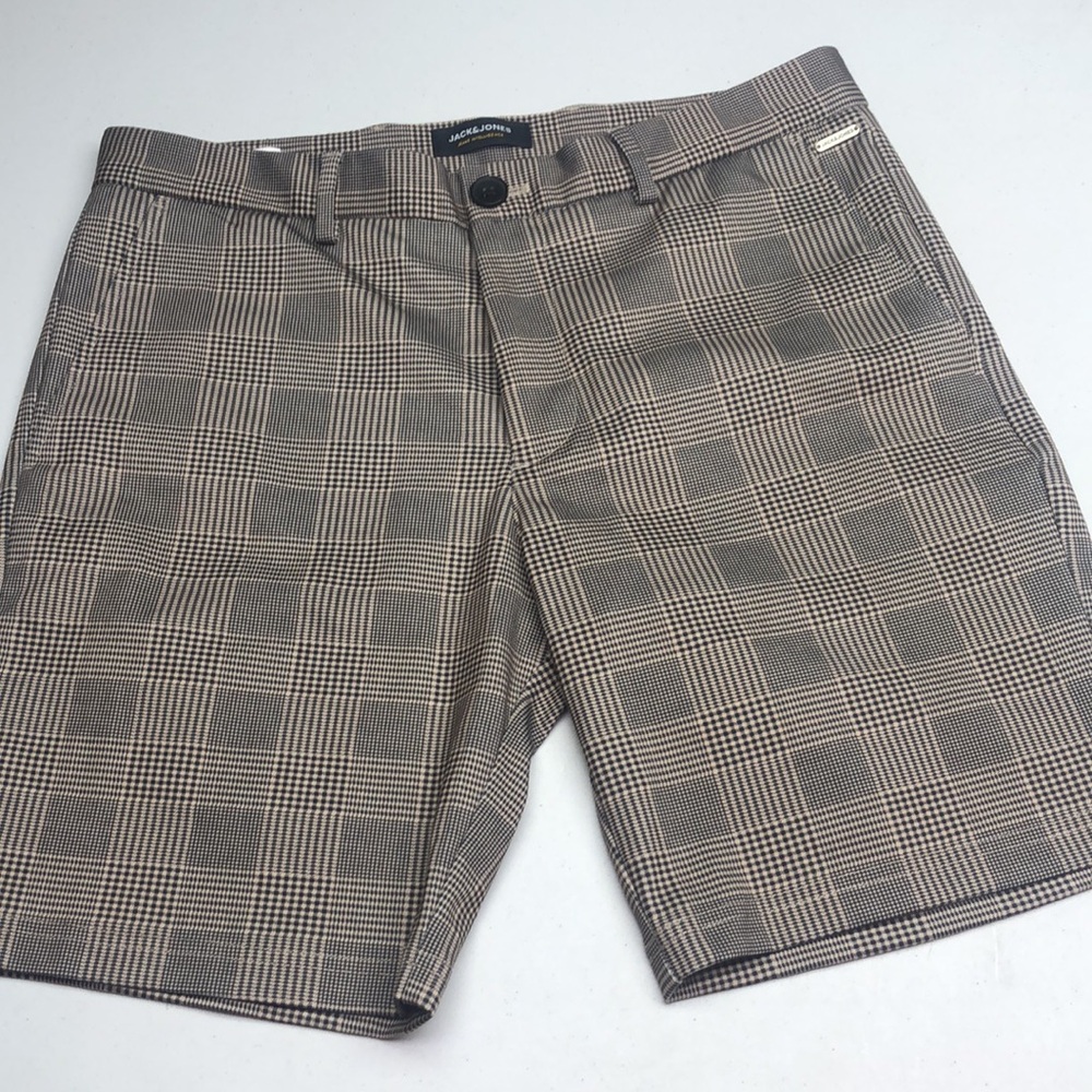 LIKE NEW MENS JACK & JONES CHINO STYLE SHORTS M/32 ⭐️